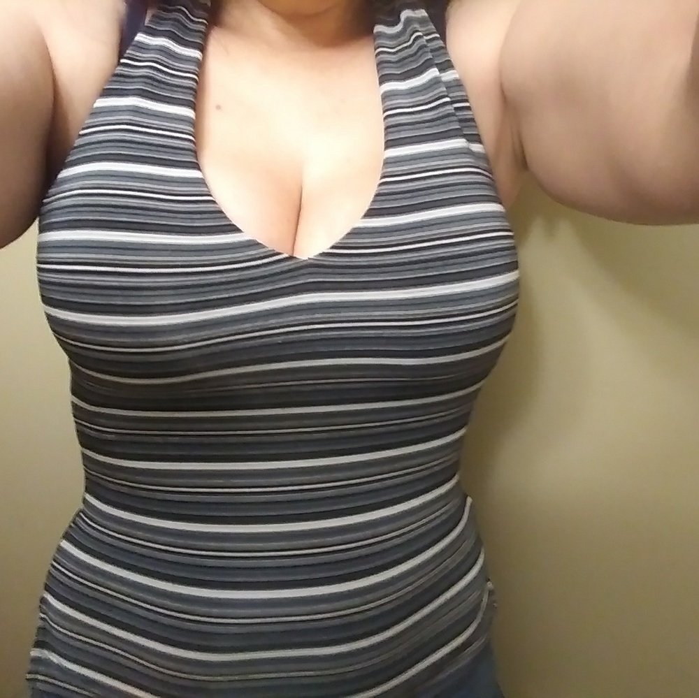 AROUND THE NECK TOP